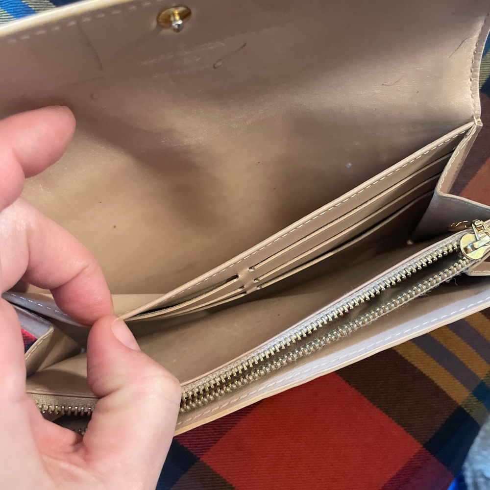 Louis Vuitton Patent Vernis Sarah Long Wallet with Monogram- *has marks - Picture 13 of 13